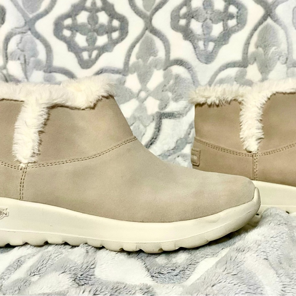 Skechers fur lined slip on shoe